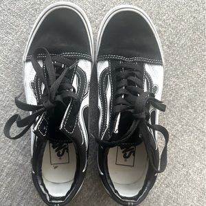 Black and white flame vans men’s size 5.5, women’s size 7